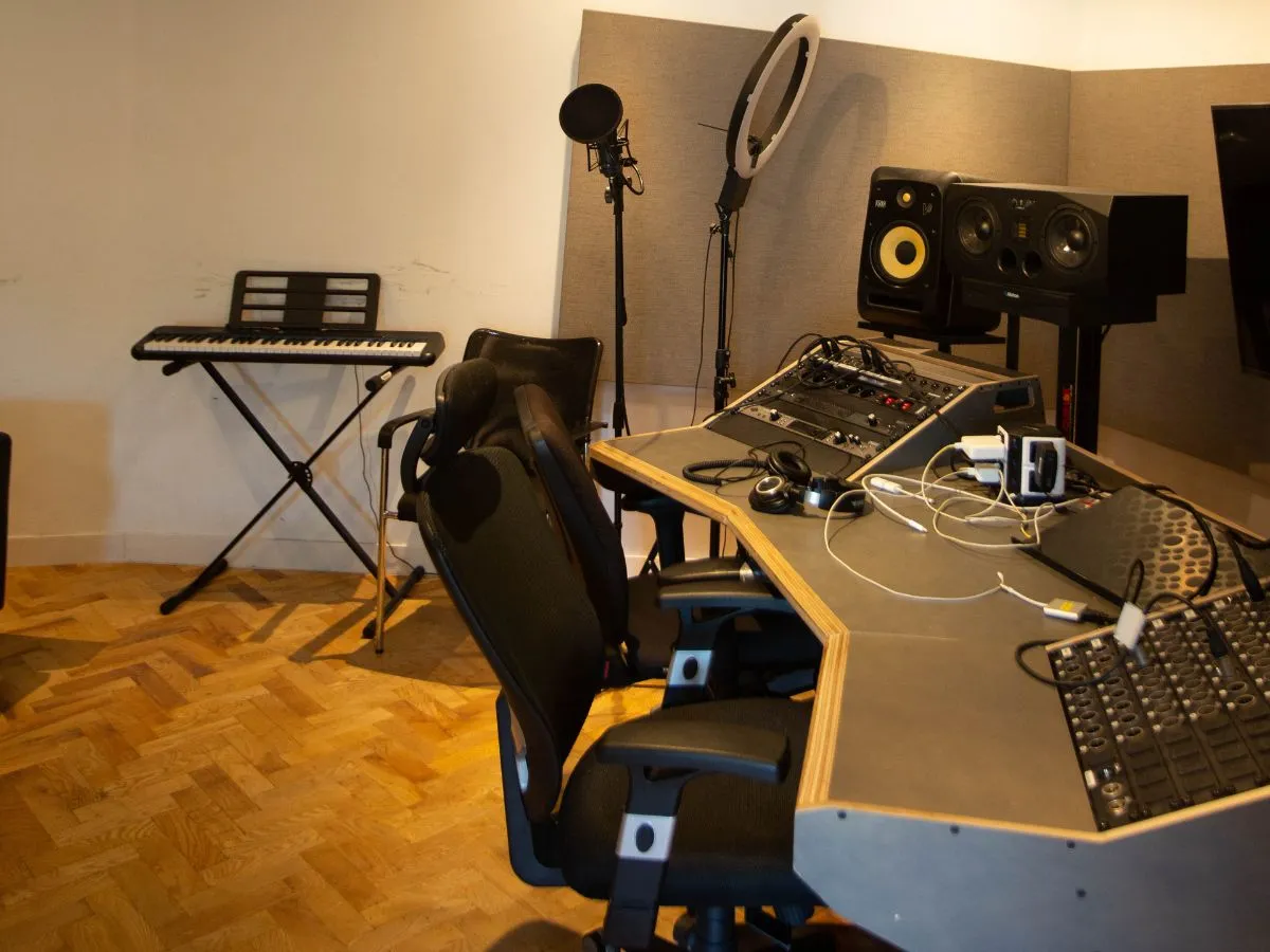 Muziek- en opnamestudio van Little Music Box in Hoogvliet