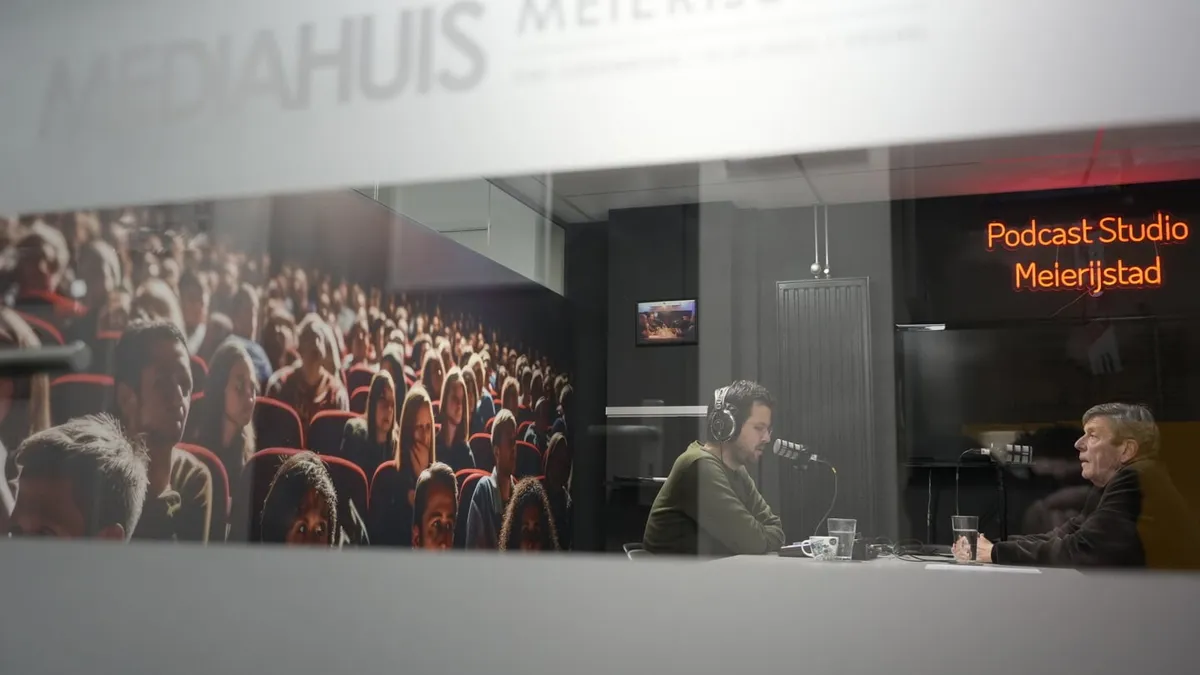 Podcastsessie in de studio van Mediahuis Meierijstad, gefotografeerd door Bas Ulehake